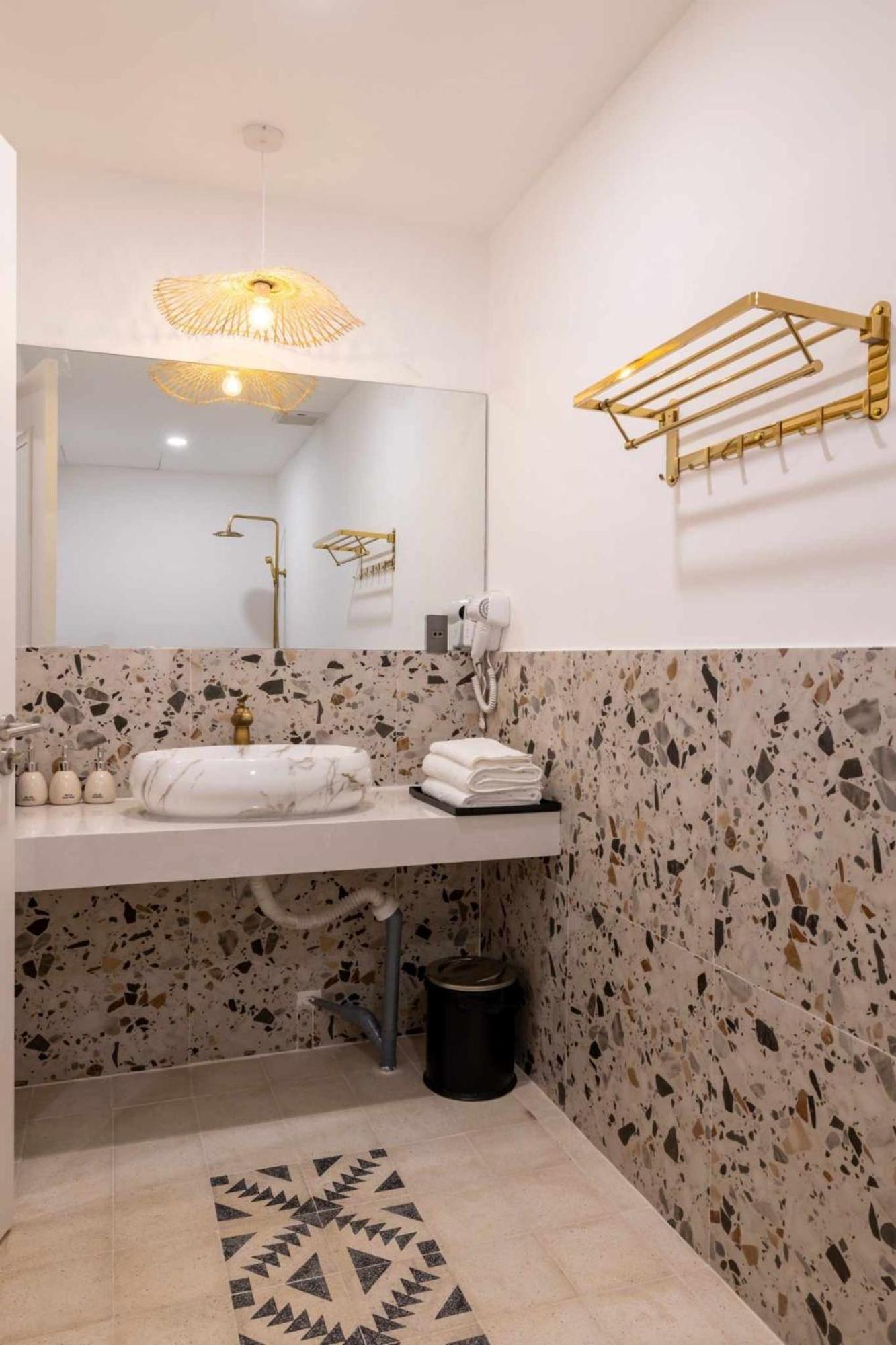 Pisces Hotel Хуе Екстериор снимка